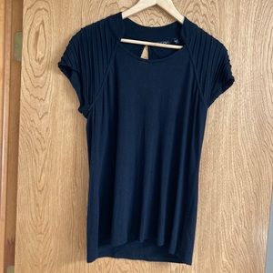 🖤 Black Capped Sleeve shirt - Size Medium 🖤